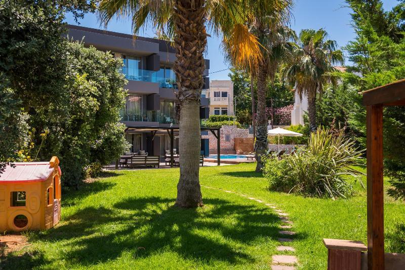 Icarus Hotel Каламаки Экстерьер фото
