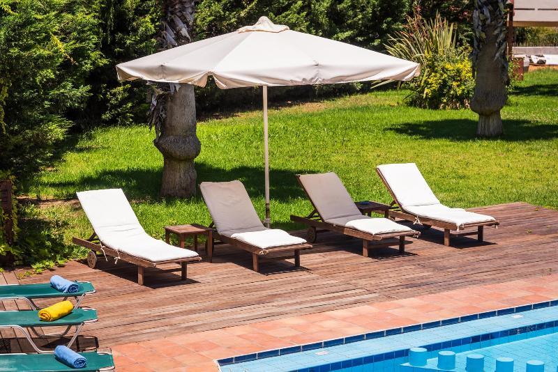 Icarus Hotel Каламаки Экстерьер фото