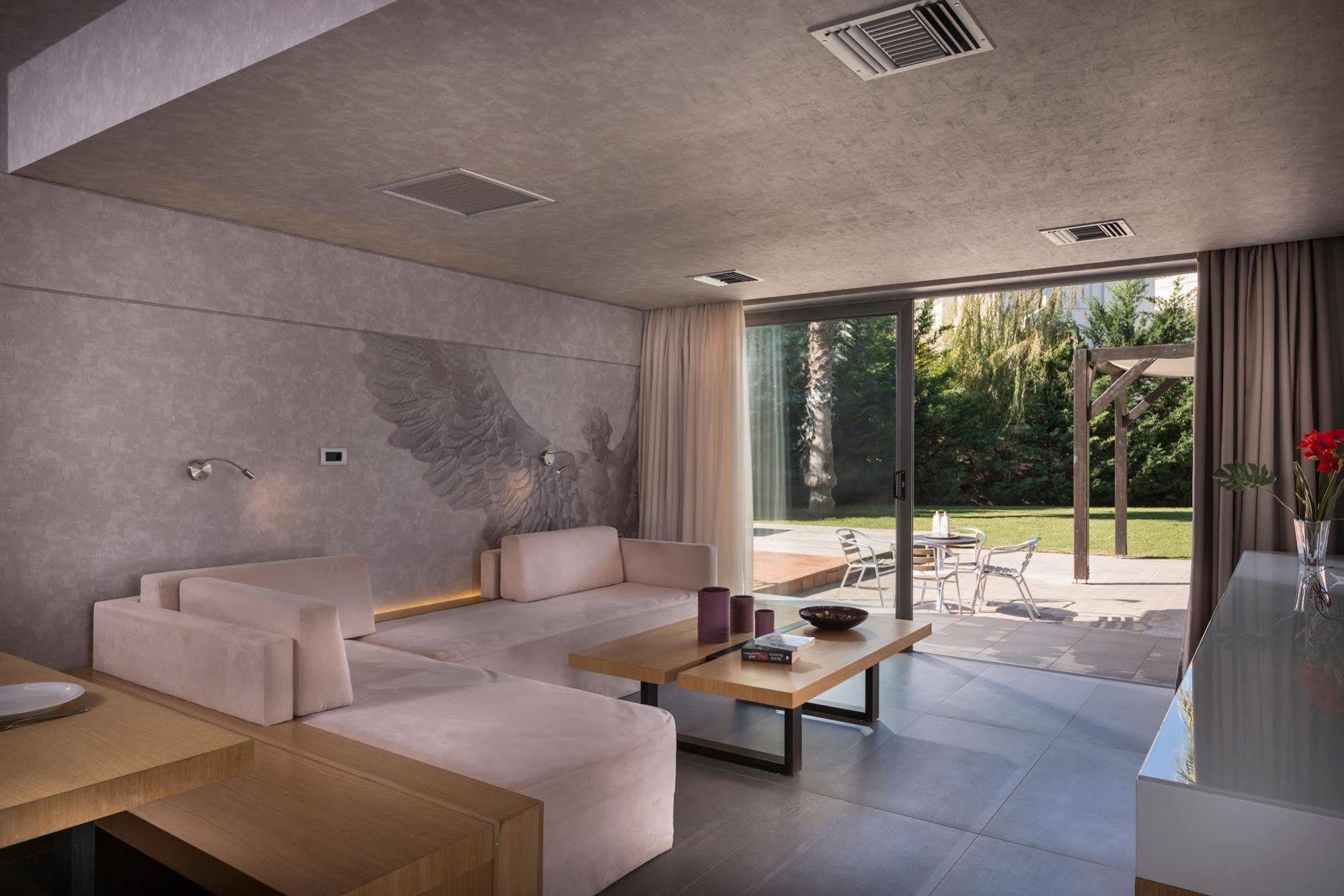Icarus Hotel Каламаки Экстерьер фото
