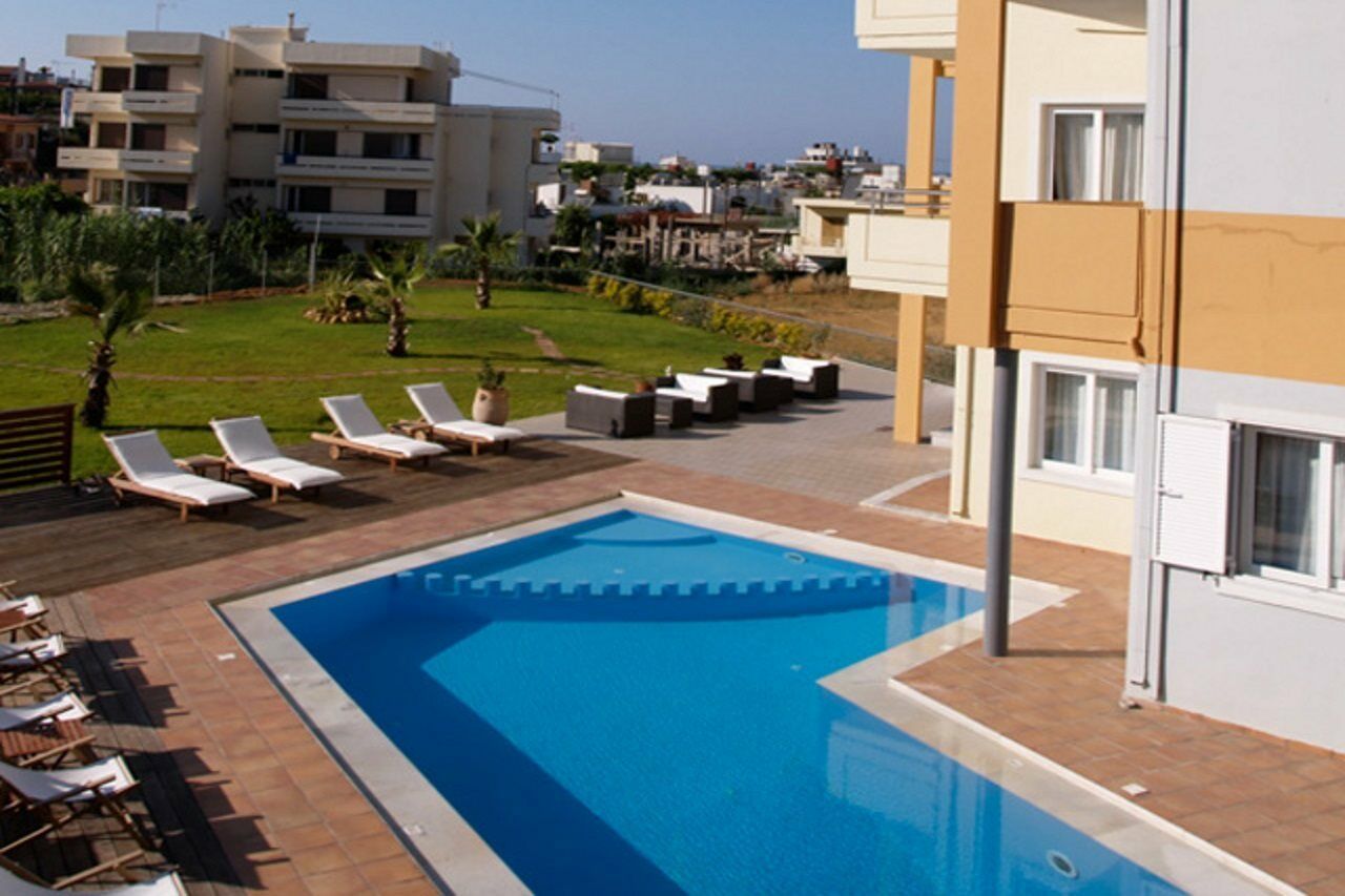 Icarus Hotel Каламаки Экстерьер фото
